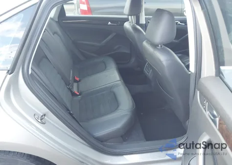 2014 Volkswagen Passat 1.8T Sel Premium z USA, uszkodzony, nr VIN 1VWCS7A30EC016033